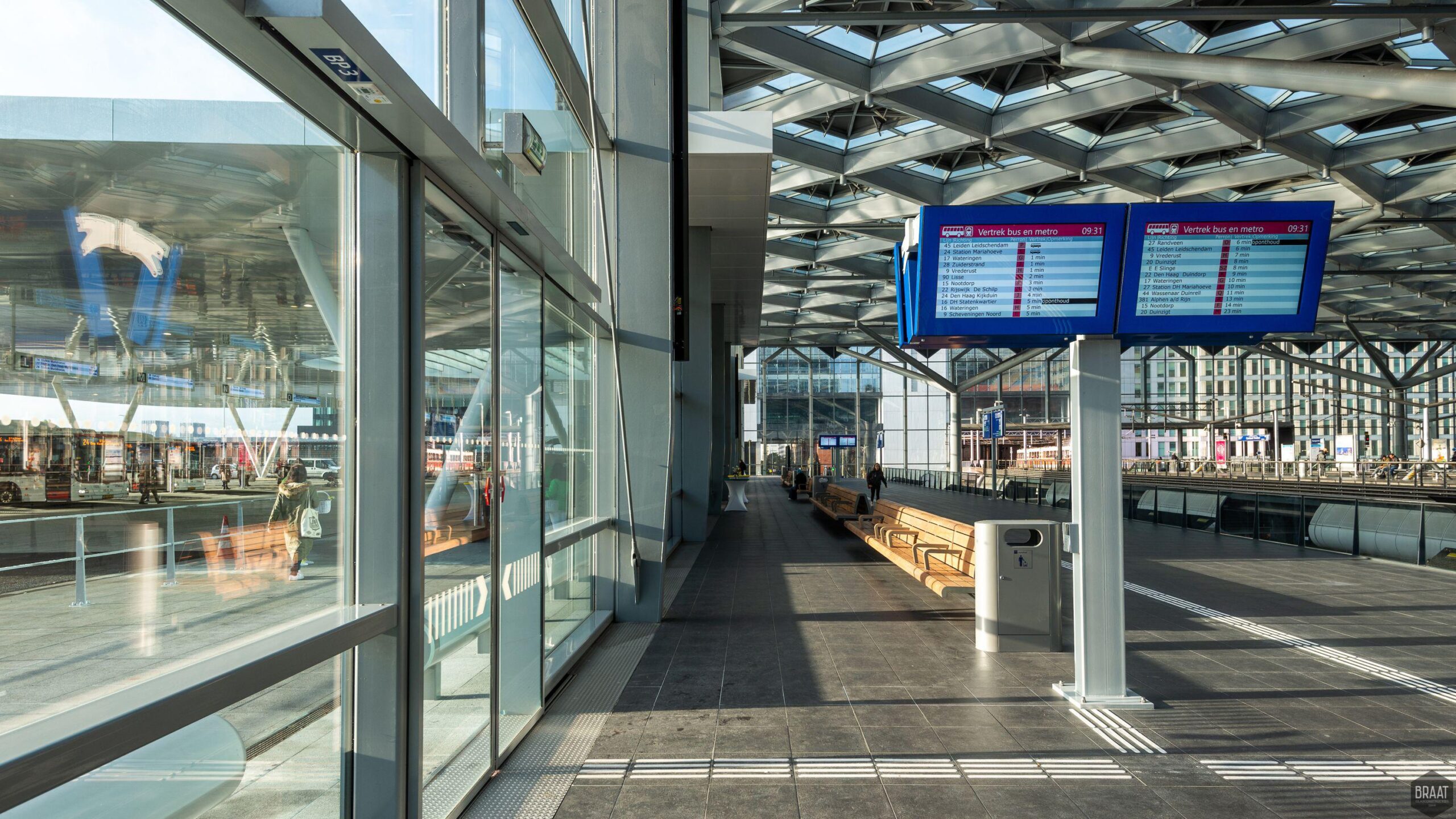 Busplatform station Den Haag