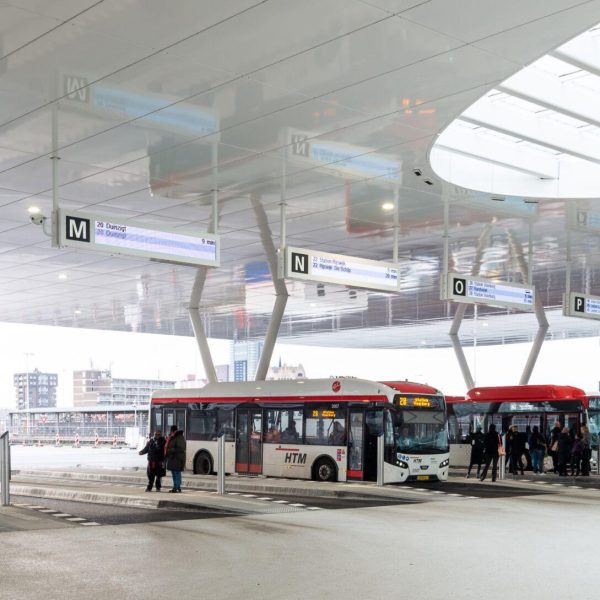 braat-3884-Braat 1844-glaskap-Busplatform Den Haag (4)