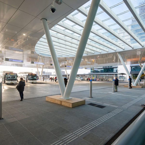 braat-3885-Braat 1844-glaskap-Busplatform Den Haag (3)