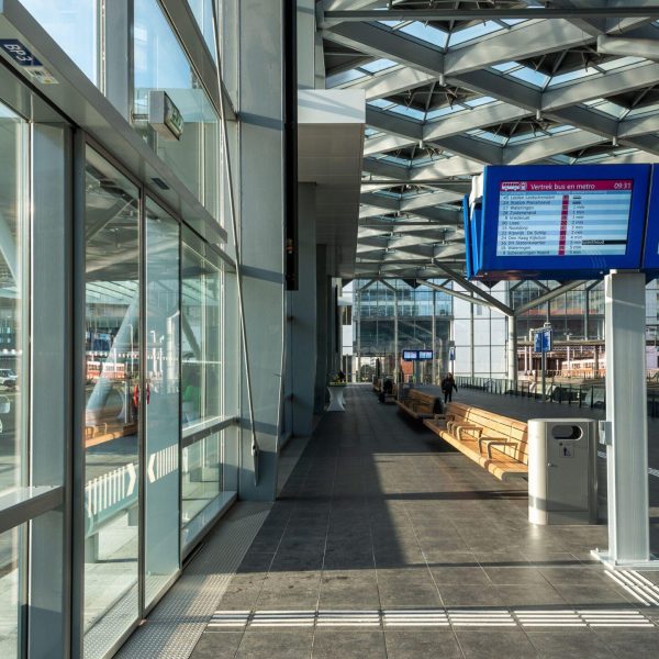 braat-3888-Braat 1844-glaskap-Busplatform Den Haag (1)